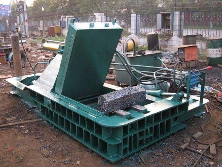 Customer using of the hydraulic metal baler