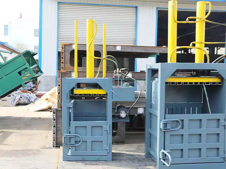 Small and big vertical balers in stock