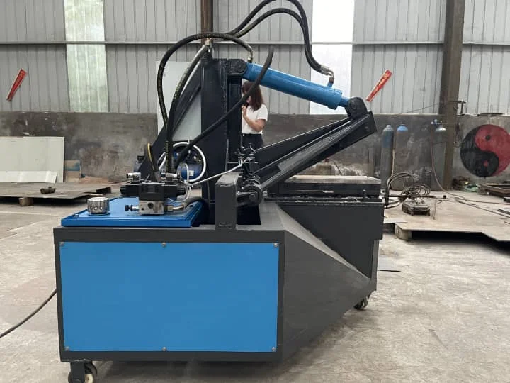 Small metal shearing machine