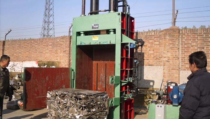 Vertical-metal-scraps-baler-applications