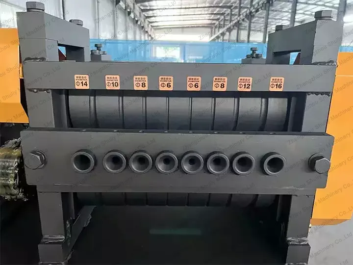 Feeding holes of scrap rebar straightener machine