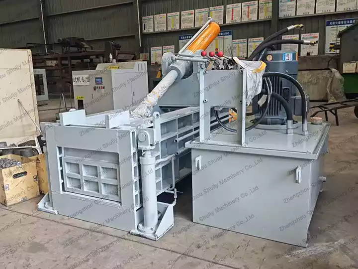 SL-100T 金属スクラップ梱包機がアルバニアの廃棄物リサイクルセンターに販売されました